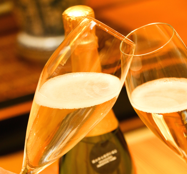 乾杯を彩る日本酒。一代弥山スパークリング | サクラオブルワリー